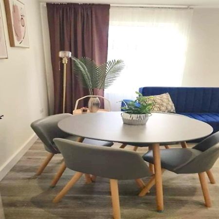 2 Bedroom Serviced Apartment # London Eksteriør billede