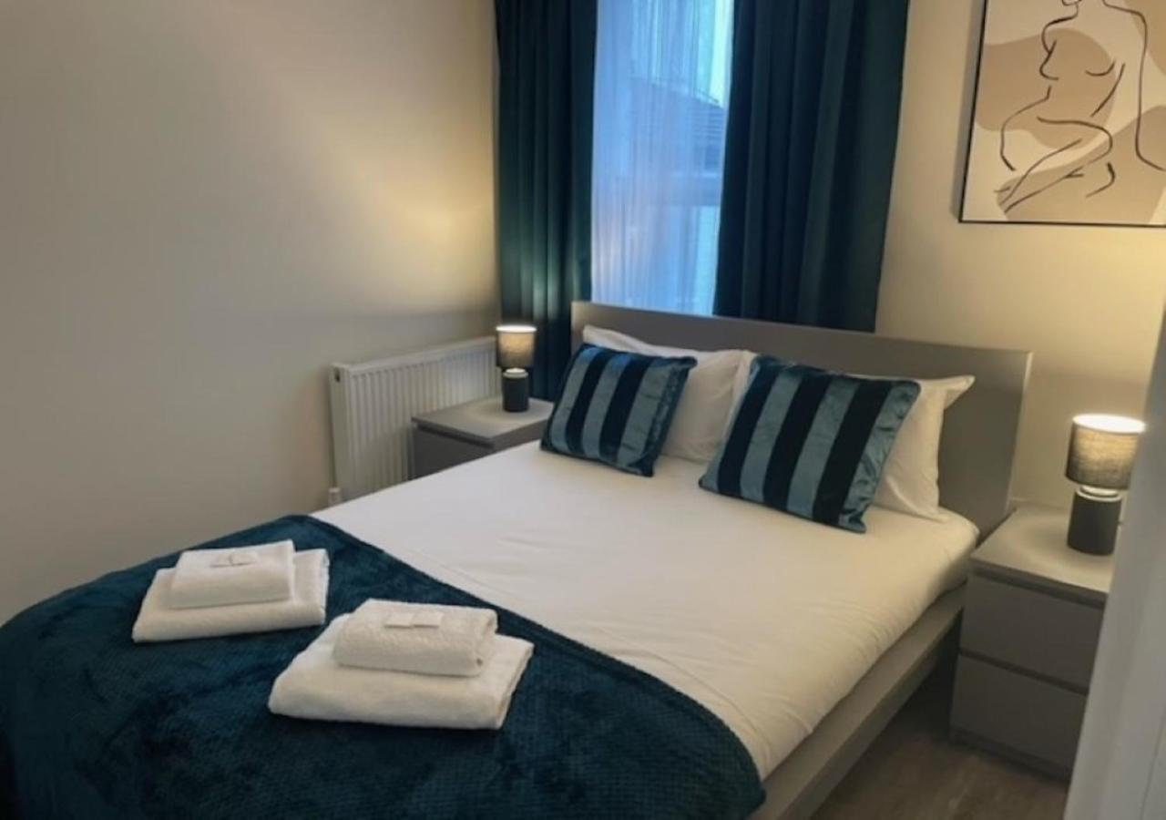 2 Bedroom Serviced Apartment # London Eksteriør billede