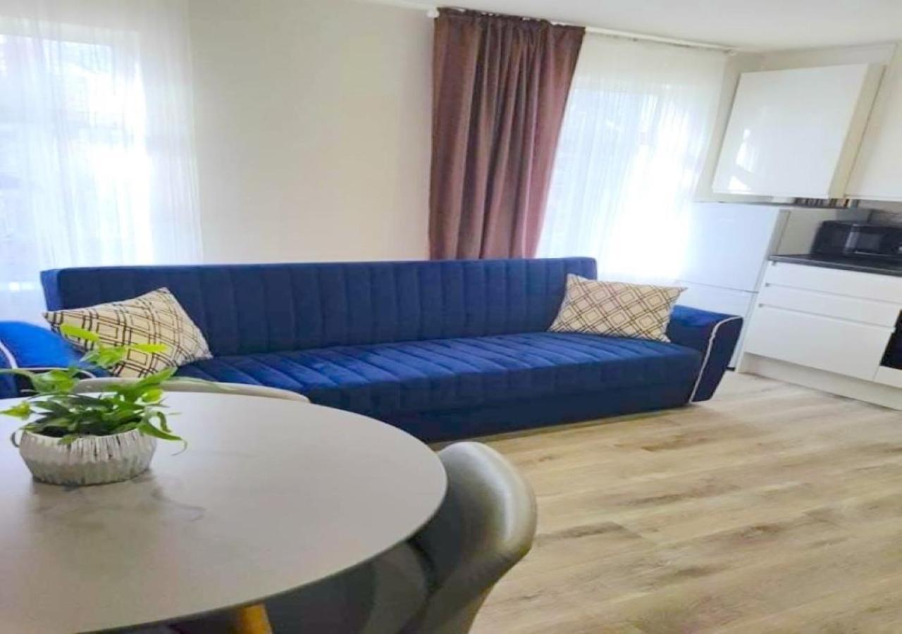 2 Bedroom Serviced Apartment # London Eksteriør billede