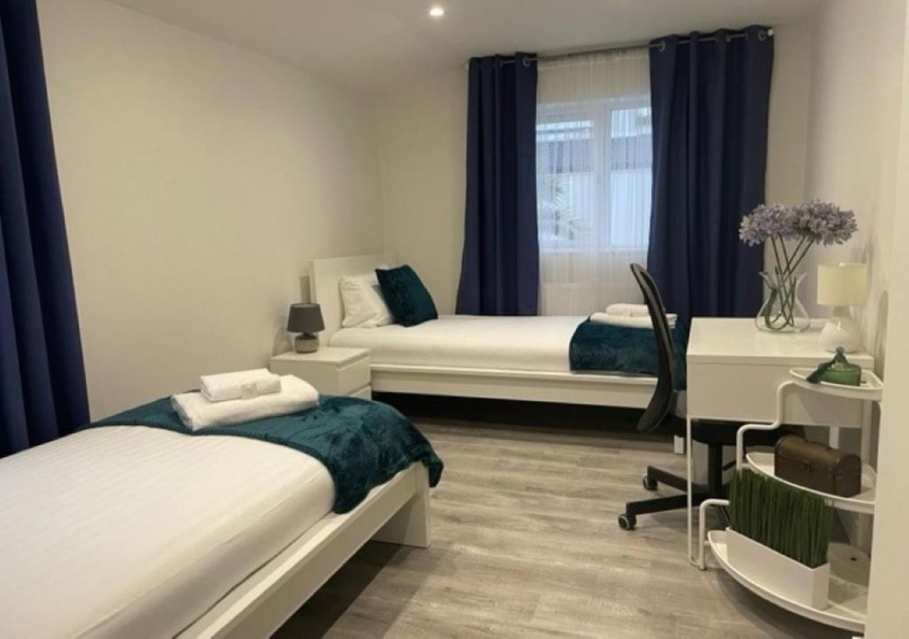 2 Bedroom Serviced Apartment # London Eksteriør billede